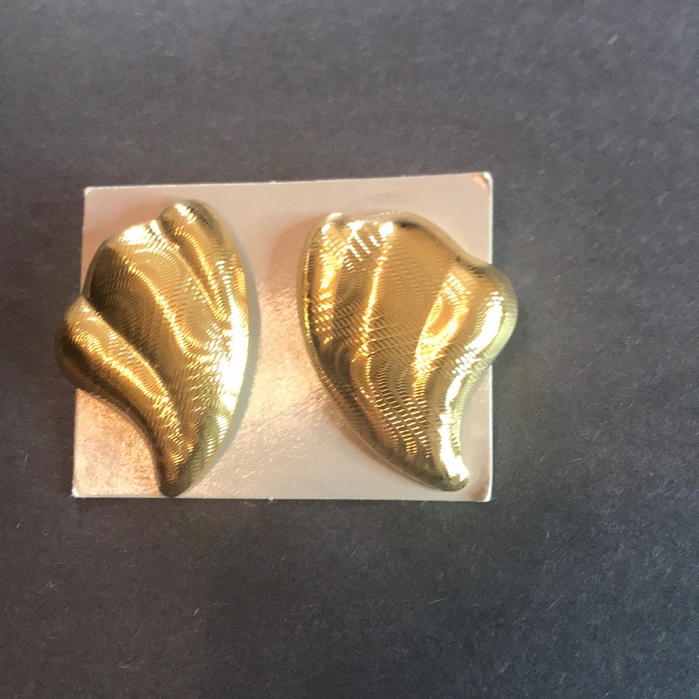 Avon vintage goldtone breathless pierced earrings with surgical steel posts